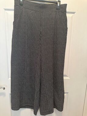 Max Studio Black and White Vertical Stripe Wide Leg Cropped Pants Size L